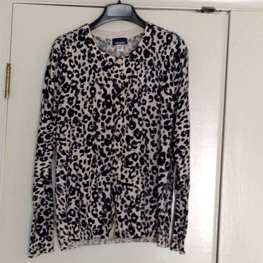 Basic Editions medium animal print sweater.